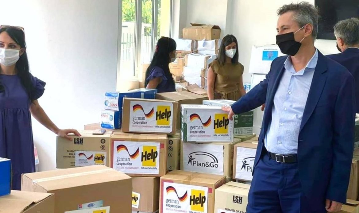 Support with electronic devices and disinfection materials to 9 Albanian institutions in their response to Covid-19 crisis.